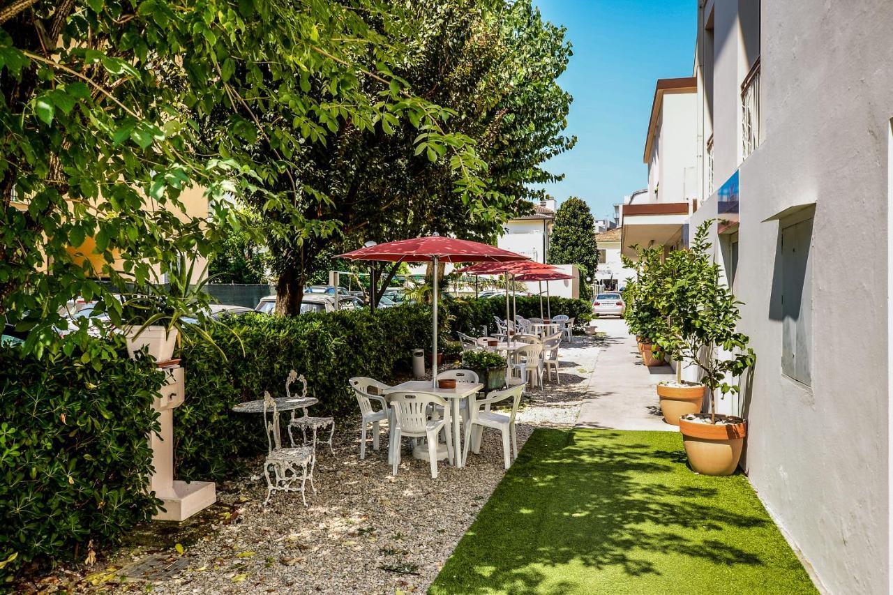Hotel Magda Cattolica Exterior photo