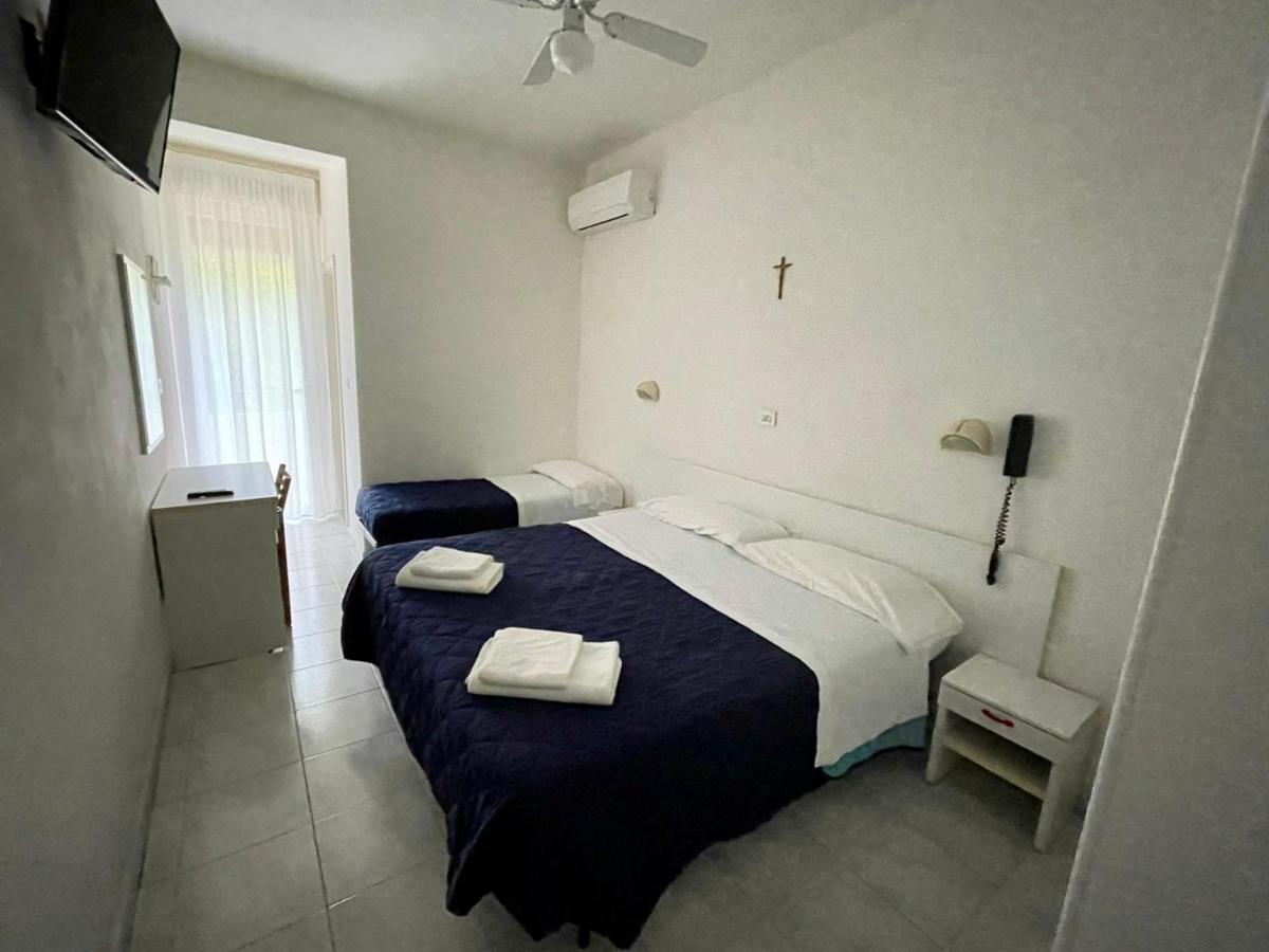 Hotel Magda Cattolica Exterior photo