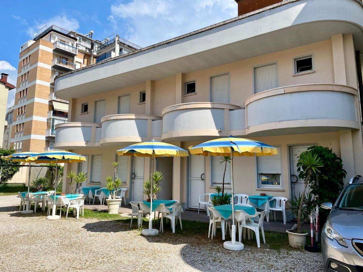 Hotel Magda Cattolica Exterior photo